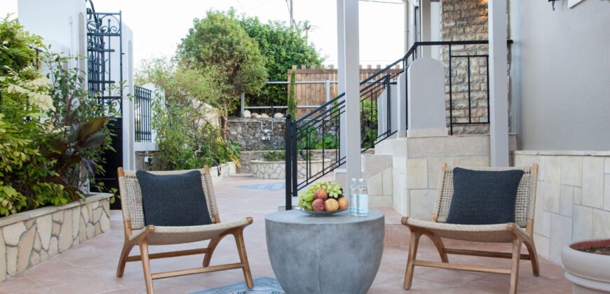 Stunning villa for sale in Metaxata