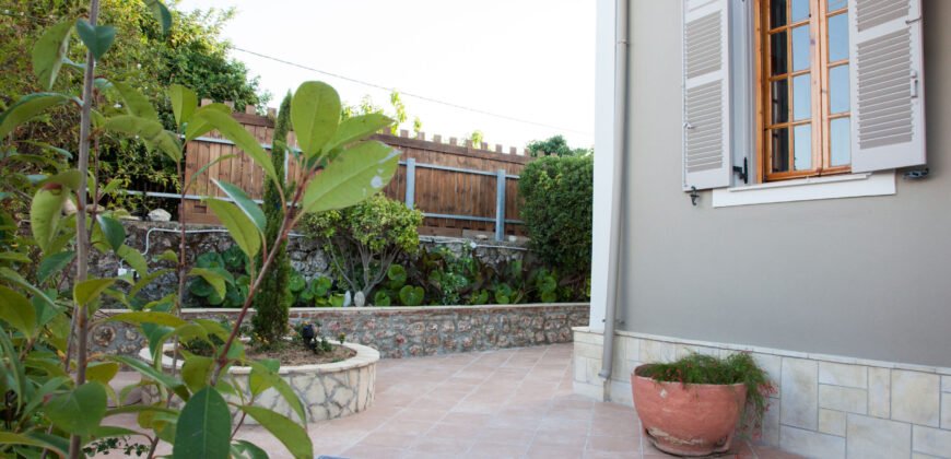 Stunning villa for sale in Metaxata